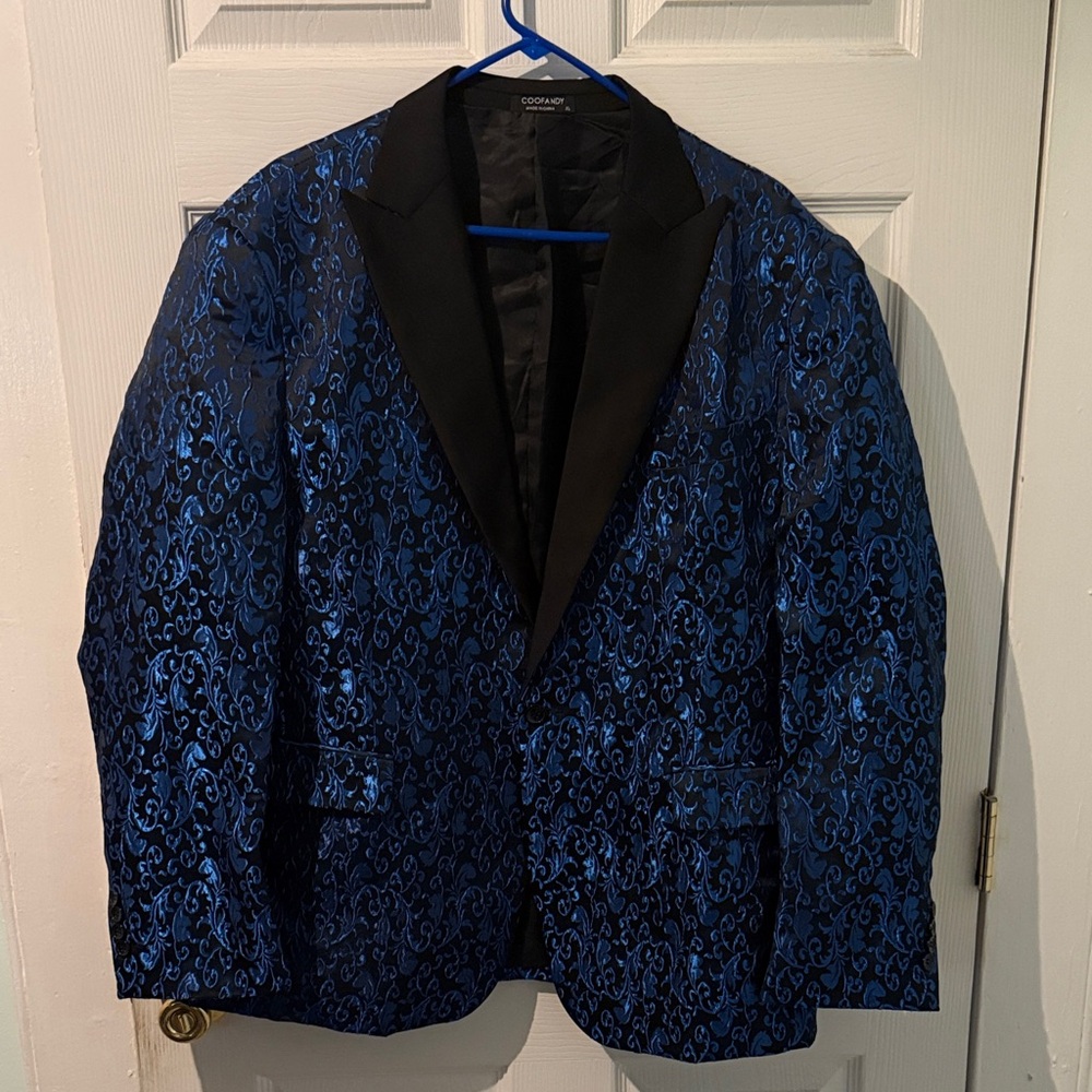 Elegant Blue and Black Brocade Blazer